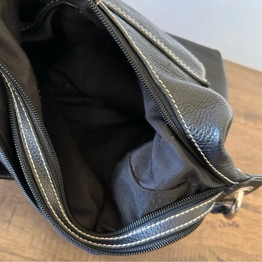 Beautiful Etienne Aigner black leather handbag in great condition